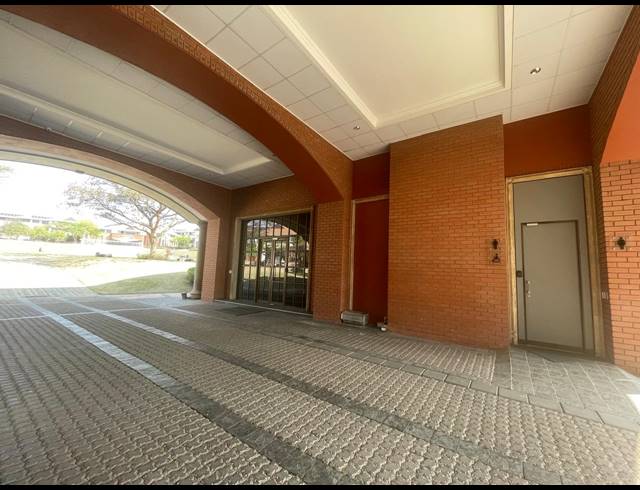 175M² OFFICE TO LET IN BRYANSTON